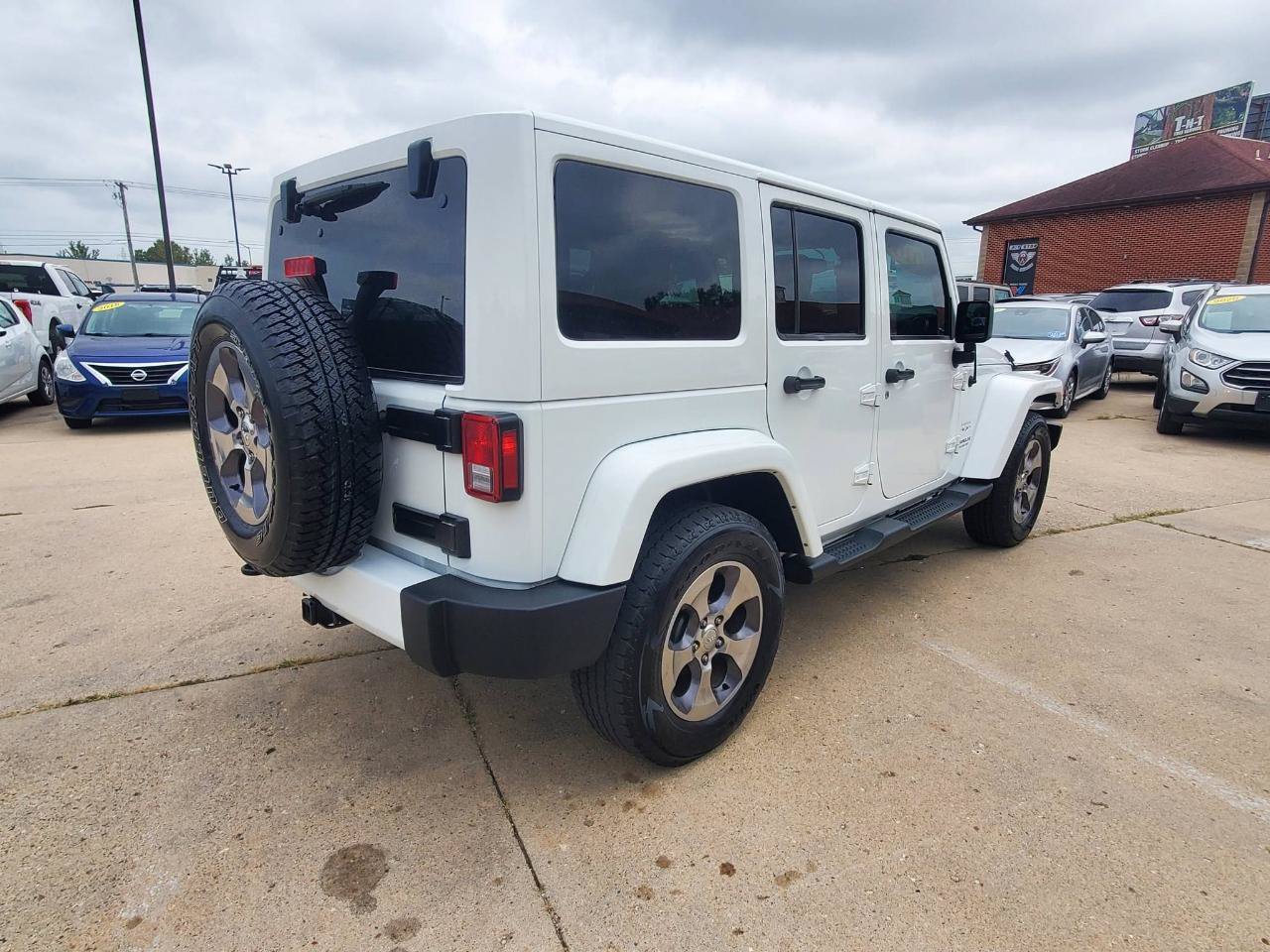 Used 2016 Jeep Wrangler Unlimited Sahara w/ Connectivity Group AWD/4WD image 6