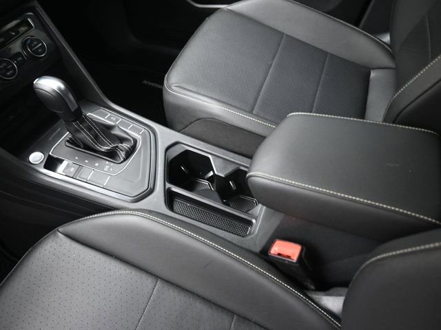 Used 2021 Volkswagen Tiguan SE w/ Panoramic Sunroof Package FWD image 31