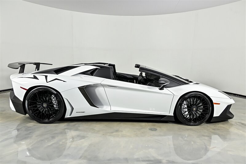 Used 2017 Lamborghini Aventador LP 750-4 Superveloce AWD/4WD image 10