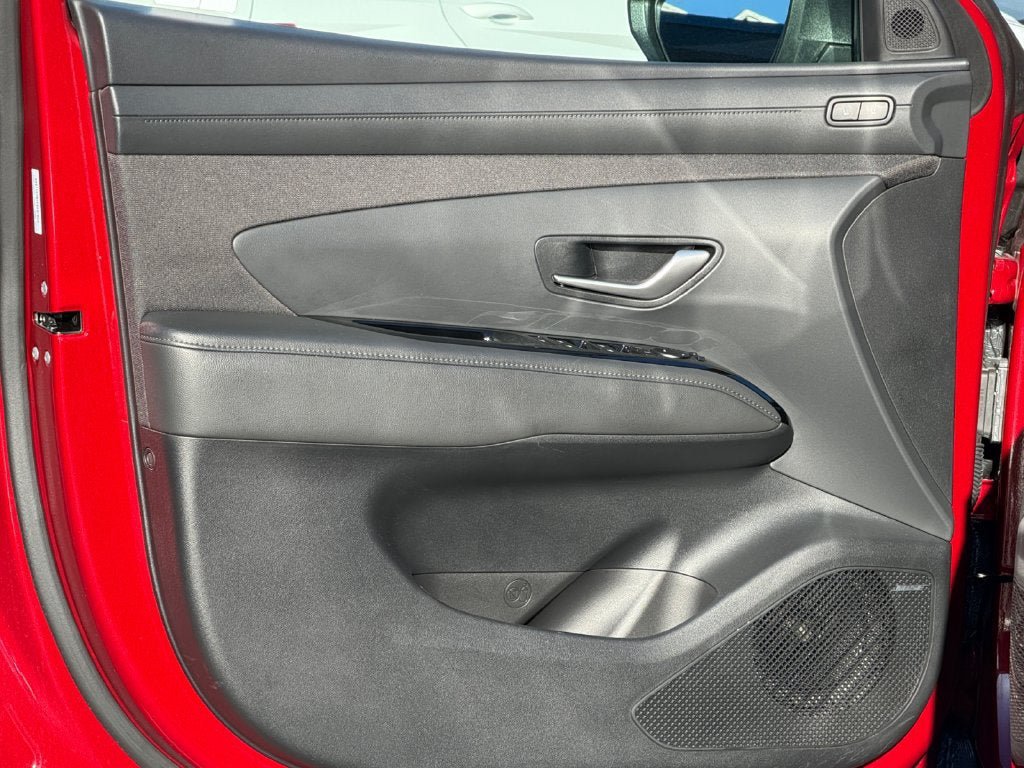 Certified 2025 Hyundai Tucson Limited AWD/4WD image 21