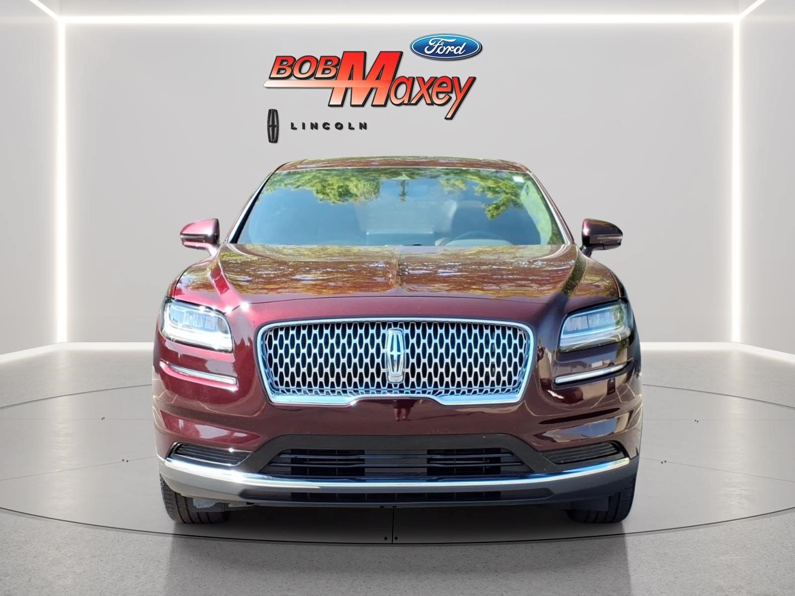 Used 2023 Lincoln Nautilus Reserve AWD/4WD image 2