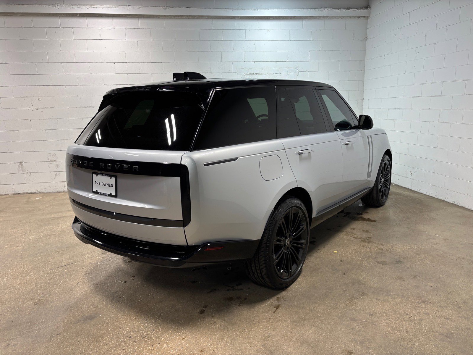 Used 2025 Land Rover Range Rover SE AWD/4WD image 6