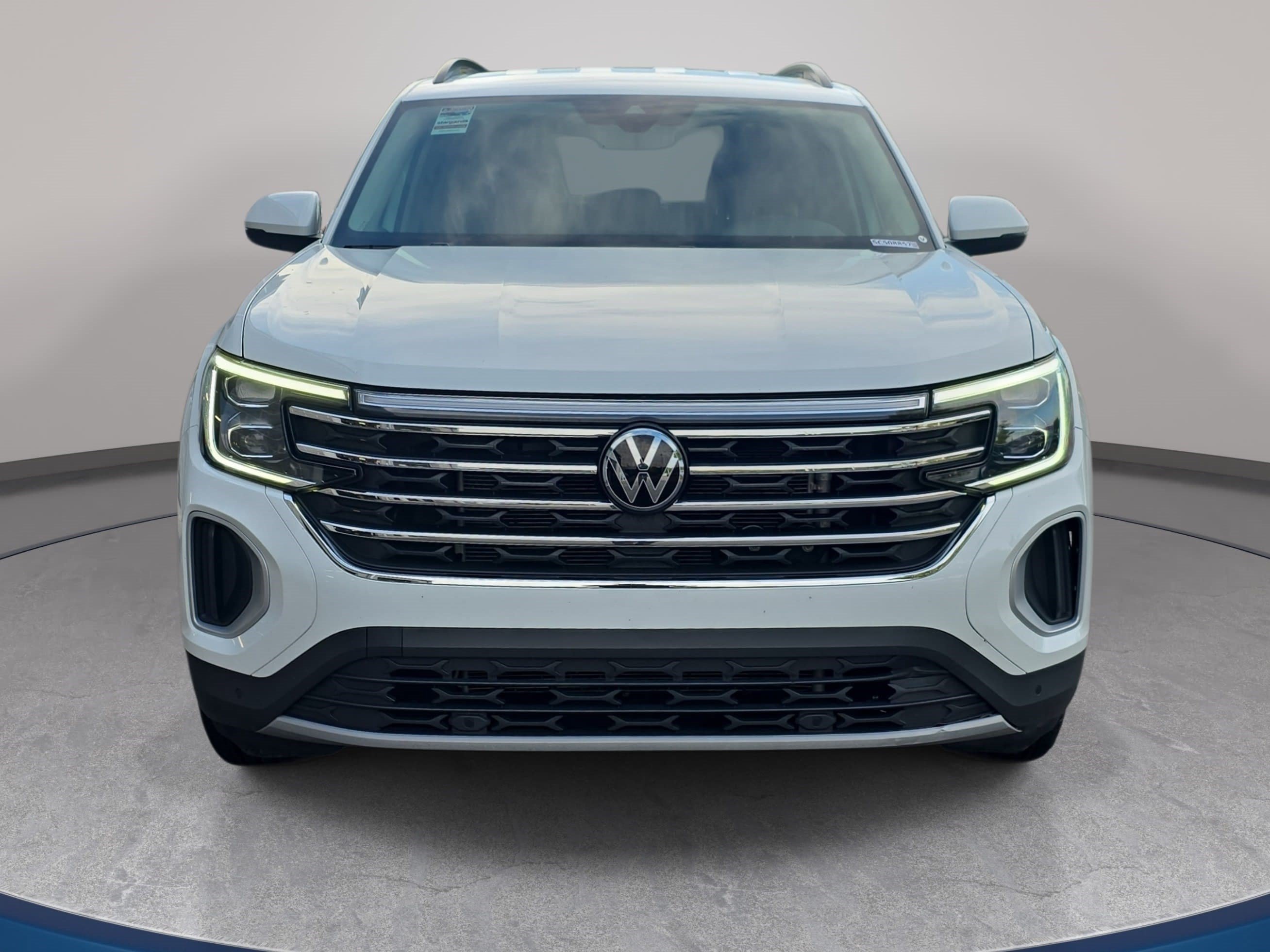 Used 2025 Volkswagen Atlas SE FWD image 2