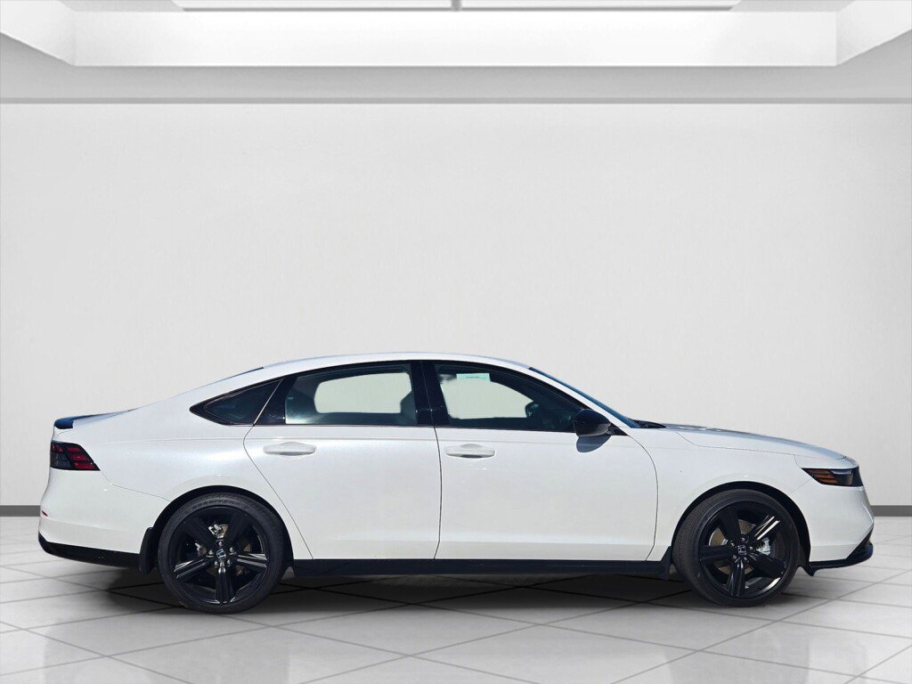 Used 2025 Honda Accord Sport image 4