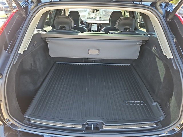 Used 2022 Volvo XC60 B5 Momentum w/ Climate Package image 25