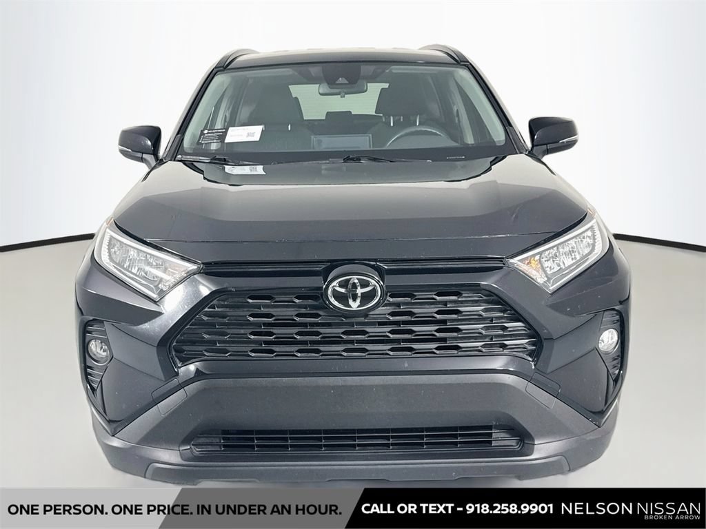 Used 2020 Toyota RAV4 XLE FWD image 2