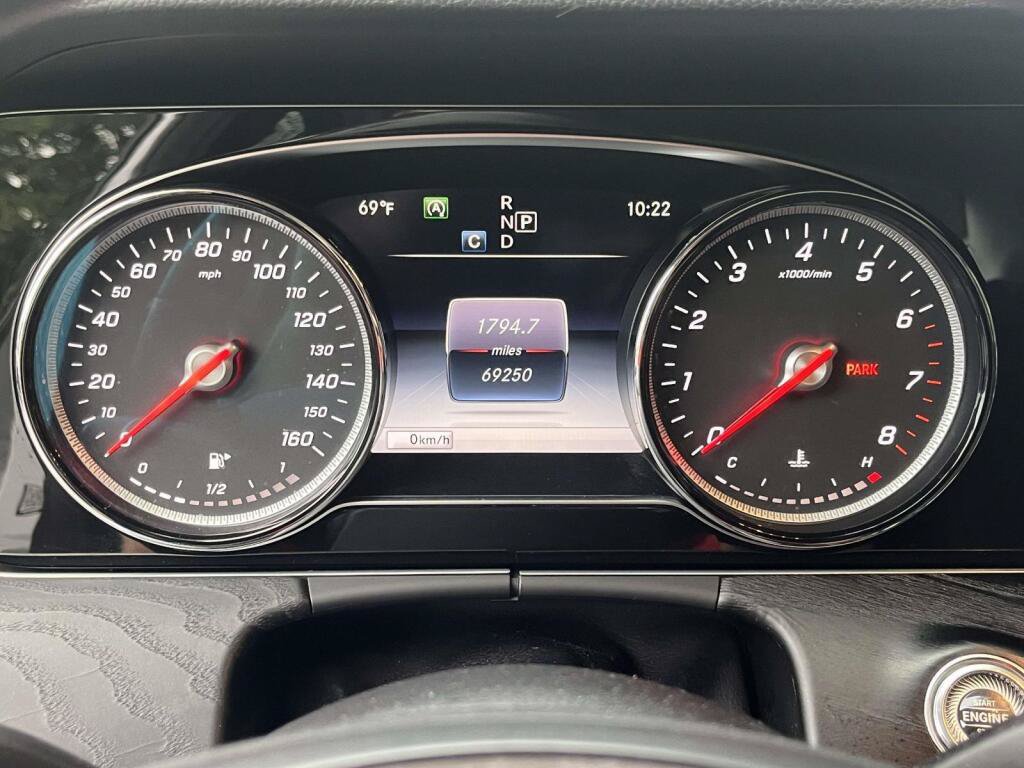 Certified 2018 Mercedes-Benz E 300 4MATIC image 3