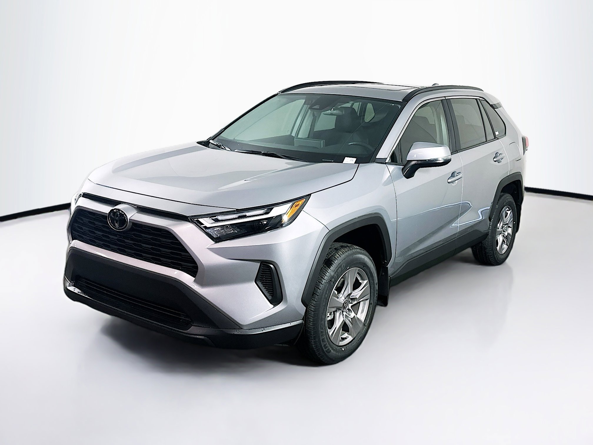 Used 2025 Toyota RAV4 XLE w/ Convenience Package image 3