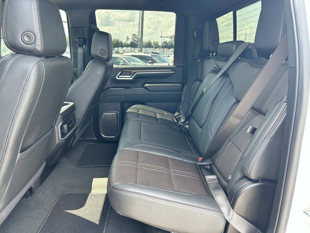 Used 2025 Chevrolet Silverado 3500 High Country w/ High Country Premium Package AWD/4WD image 31