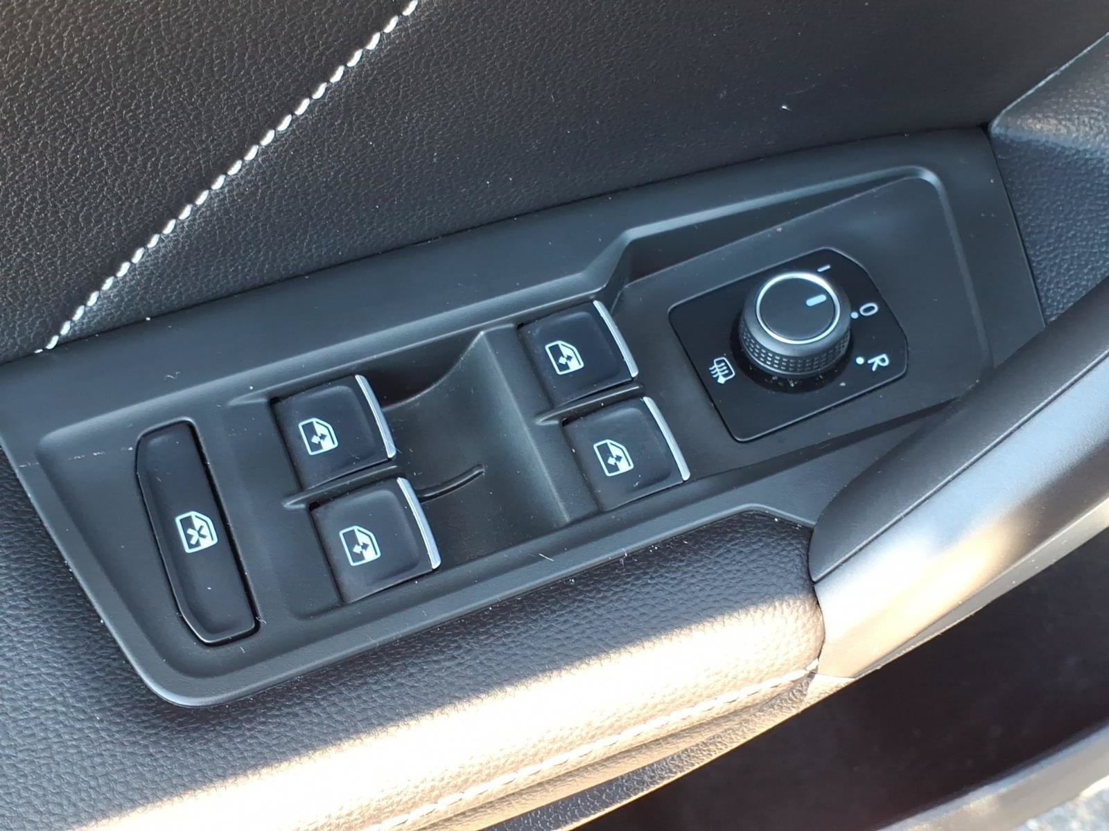 Certified 2023 Volkswagen Tiguan SE R-Line FWD image 18