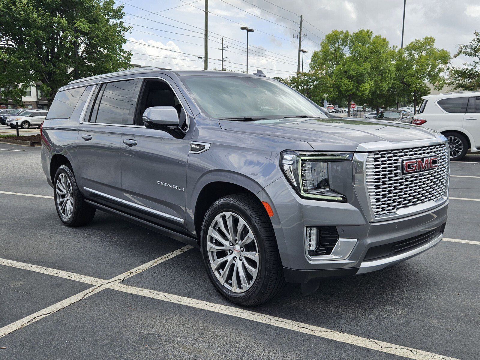 Used 2022 GMC Yukon XL Denali AWD/4WD image 4
