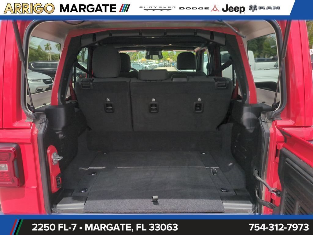Used 2025 Jeep Wrangler Unlimited Sahara AWD/4WD image 13