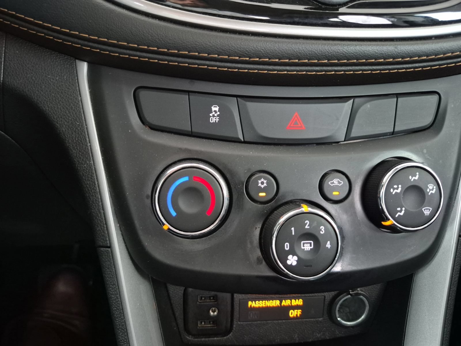 Used 2022 Chevrolet Trax LT w/ LT Convenience Package AWD/4WD image 17