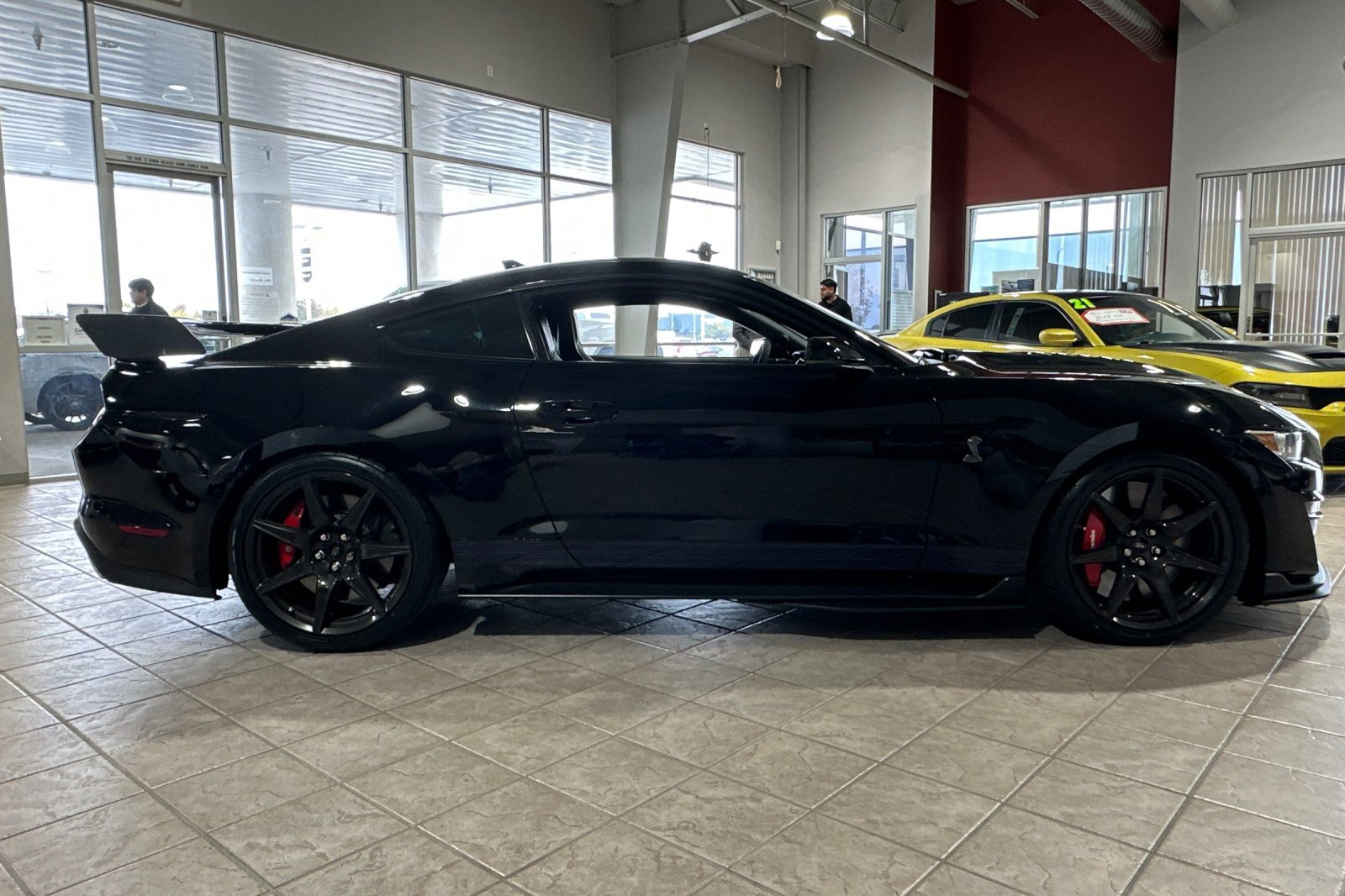 Used 2020 Ford Mustang Shelby GT500 w/ Carbon Fiber Track Pack image 7