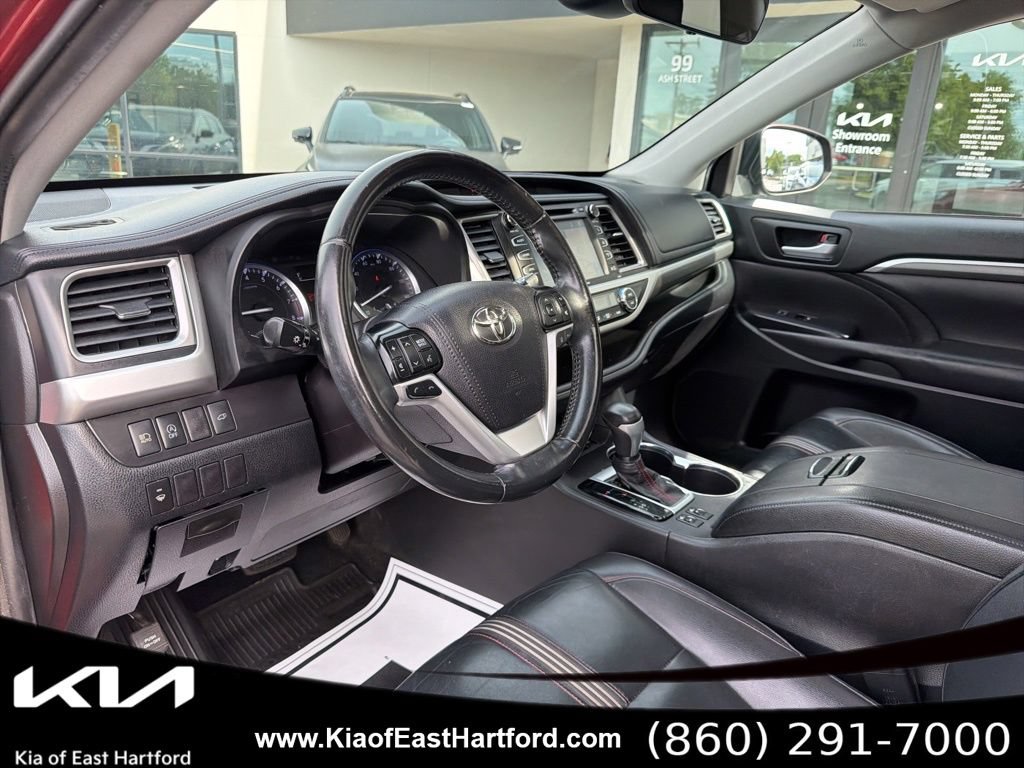 Used 2019 Toyota Highlander SE AWD/4WD image 29
