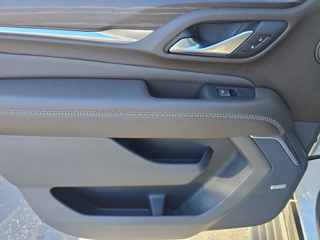 Used 2022 GMC Yukon XL Denali w/ Denali Premium Package image 11