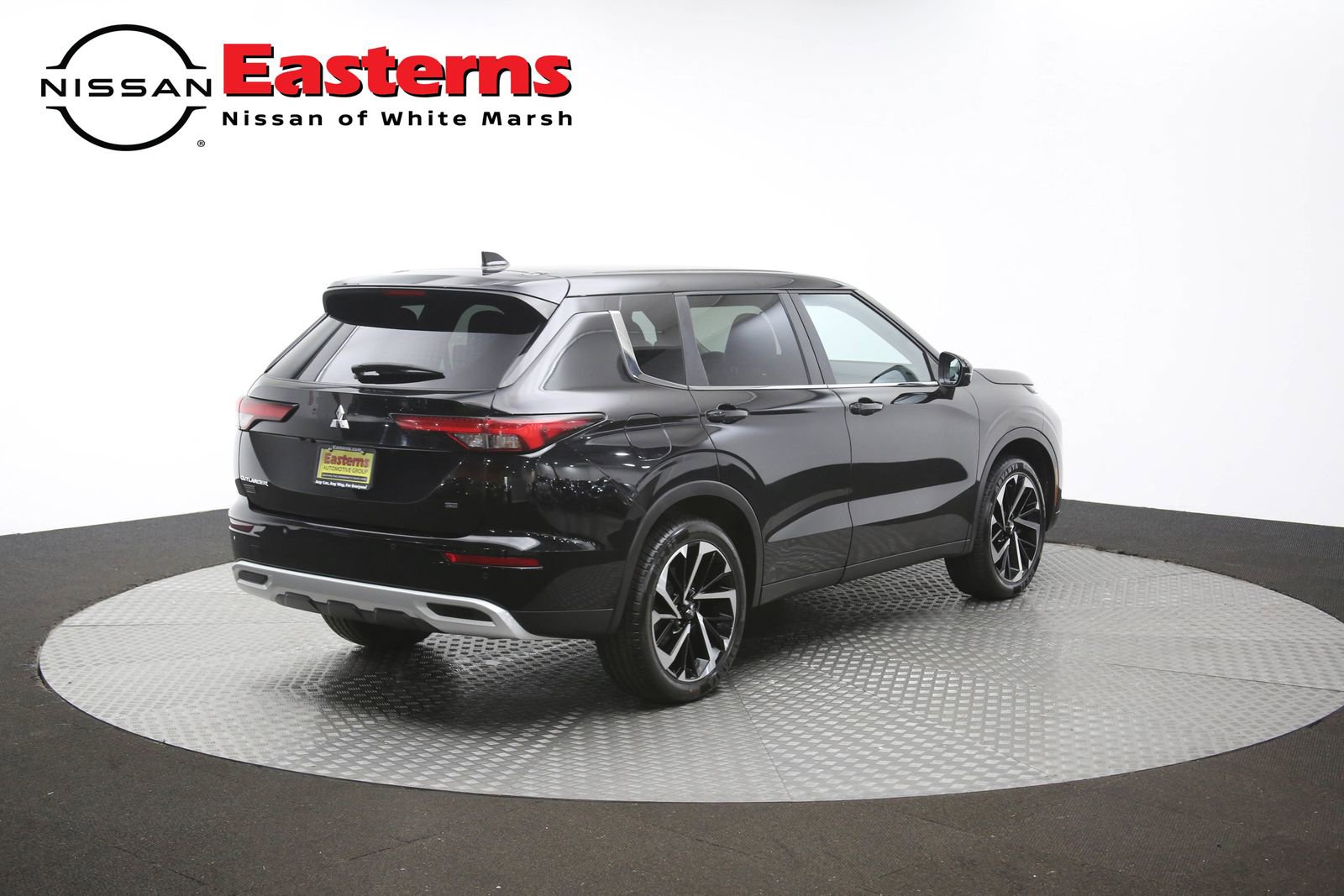Used 2024 Mitsubishi Outlander AWD image 40