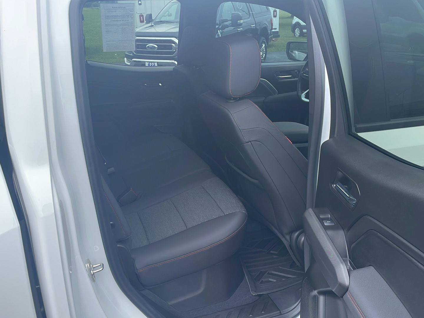 Used 2024 Chevrolet Colorado Z71 w/ Z71 Convenience Package 2 AWD/4WD image 29