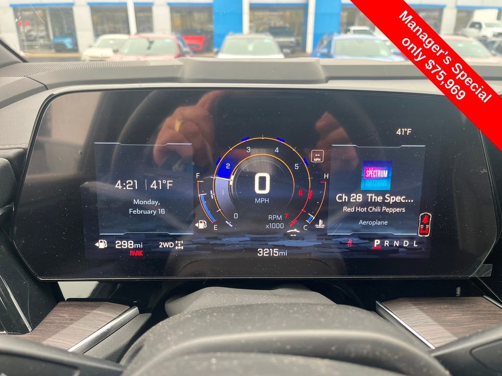 Used 2025 Chevrolet Suburban Premier image 11