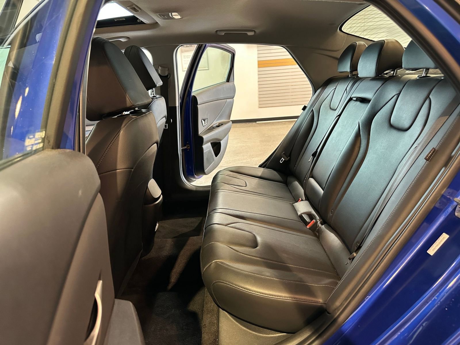 Used 2025 Hyundai Elantra Limited image 24