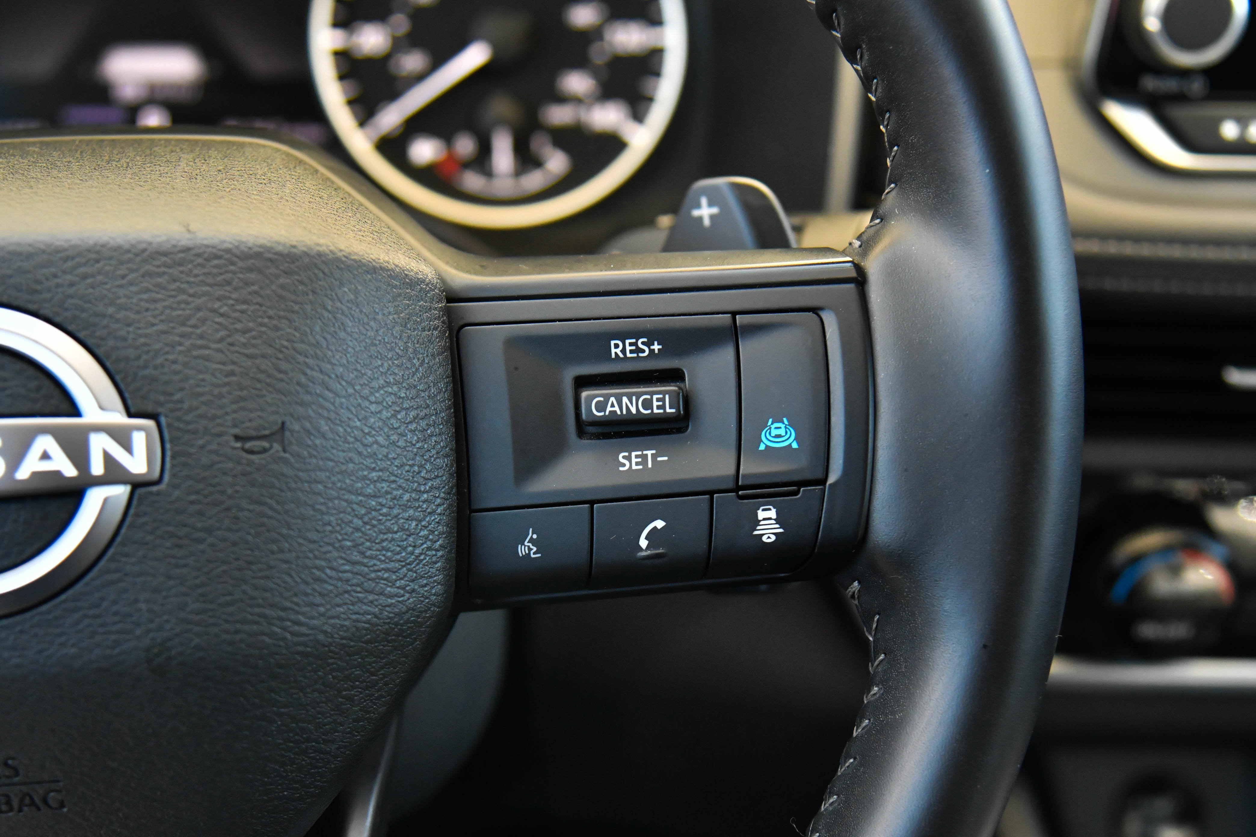 Used 2025 Nissan Rogue SV FWD image 29