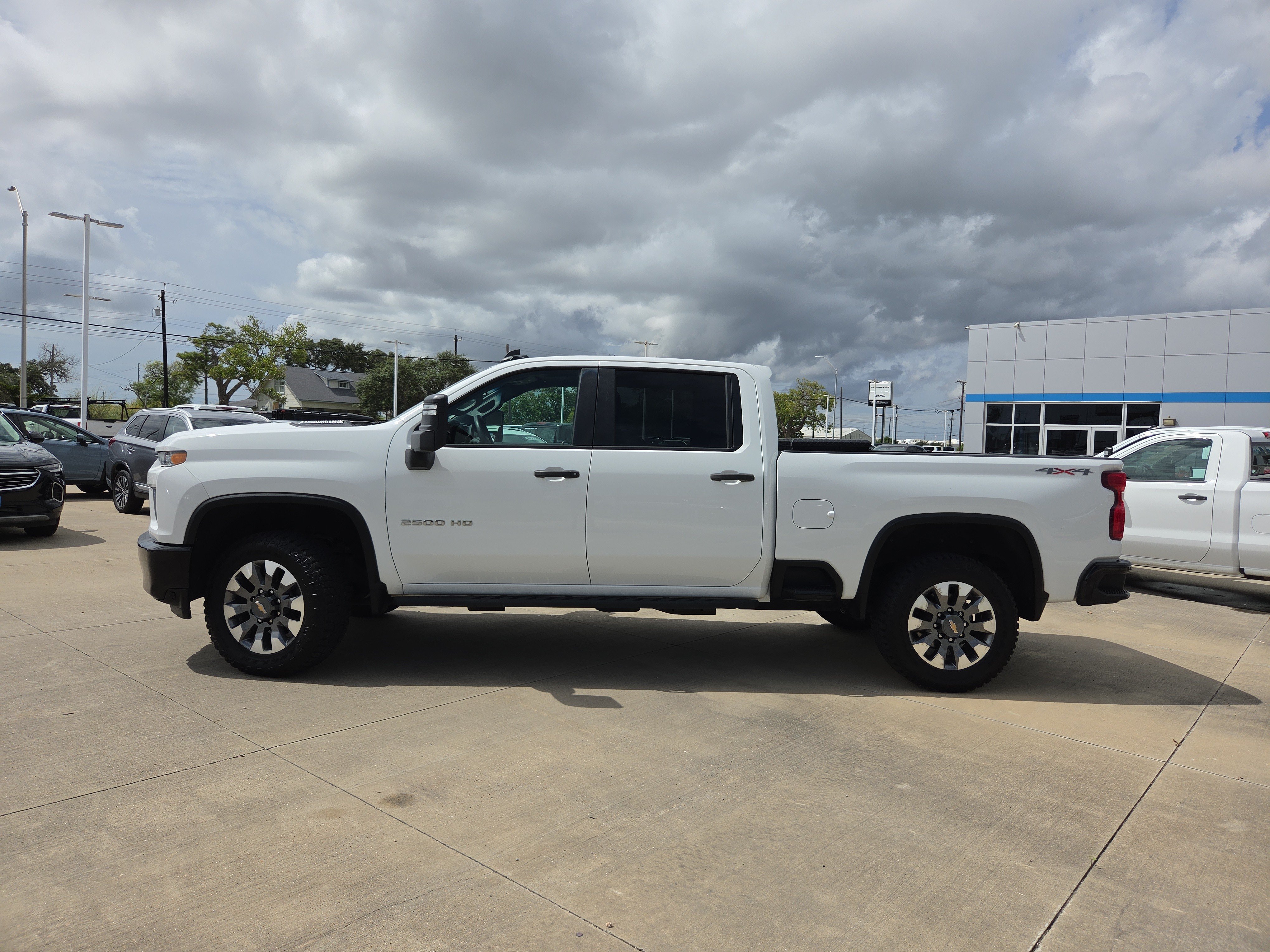 Used 2022 Chevrolet Silverado 2500 Custom w/ Custom Value Package AWD/4WD image 8
