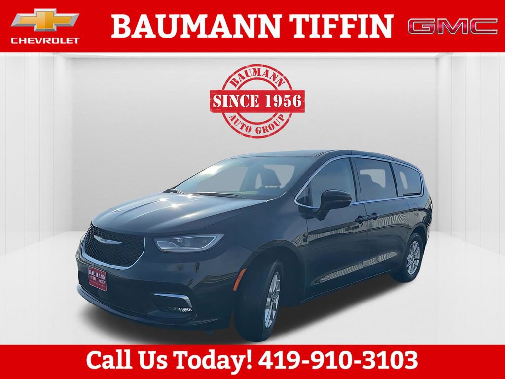 Used 2024 Chrysler Pacifica Touring-L image 10