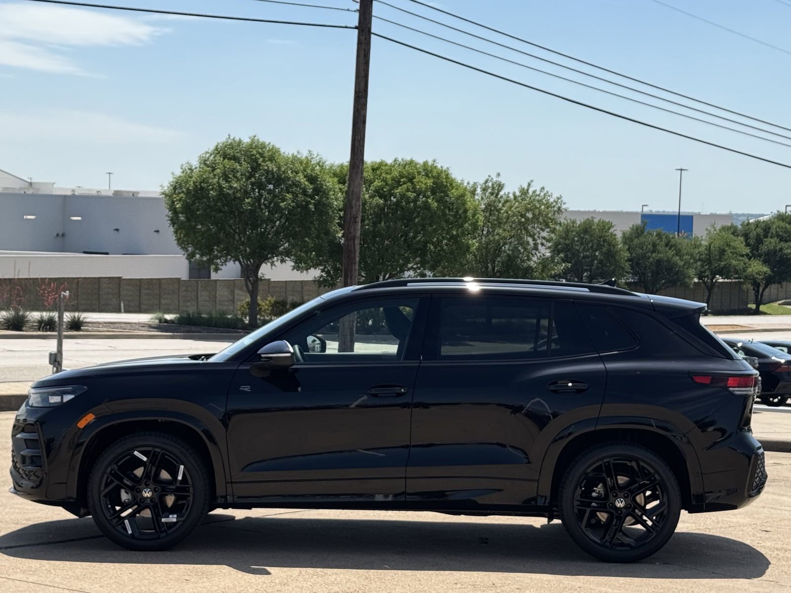 New 2026 Volkswagen Tiguan SE R-Line FWD image 8