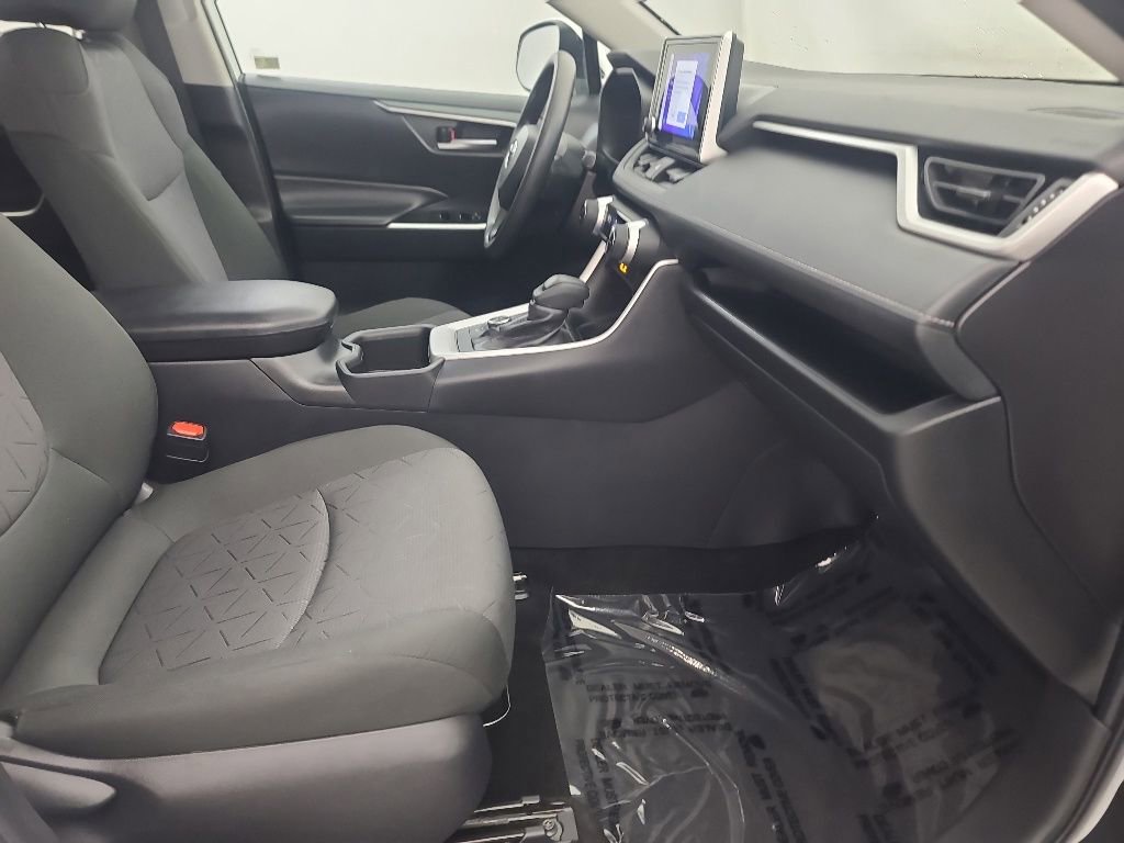 Used 2025 Toyota RAV4 XLE AWD/4WD image 17