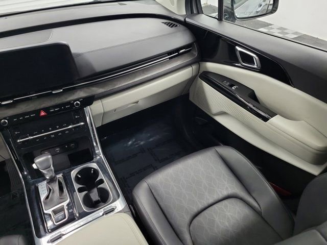 Used 2024 Kia Carnival SX FWD image 16