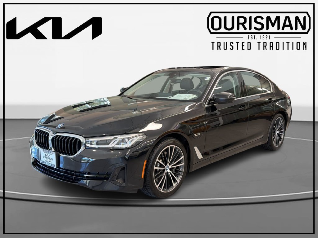 Used 2022 BMW 530e xDrive w/ Convenience Package AWD/4WD image 2