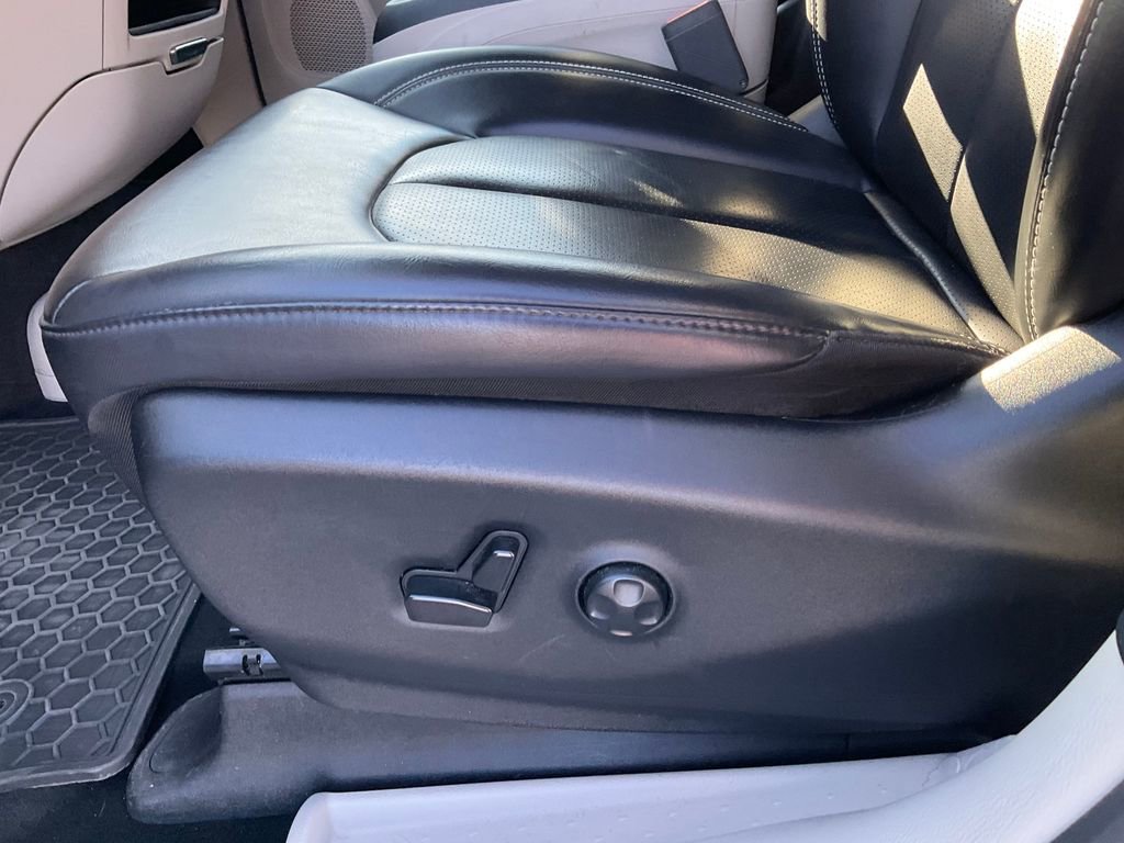 Used 2023 Chrysler Pacifica Touring-L image 22