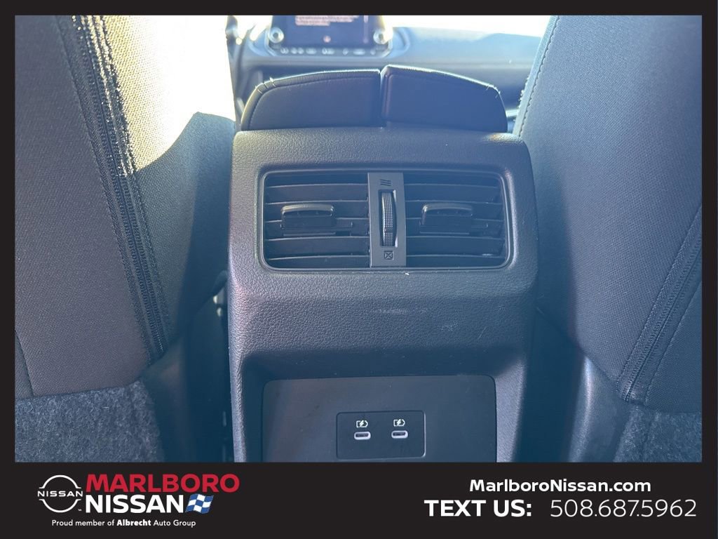 Used 2024 Nissan Rogue SV image 19