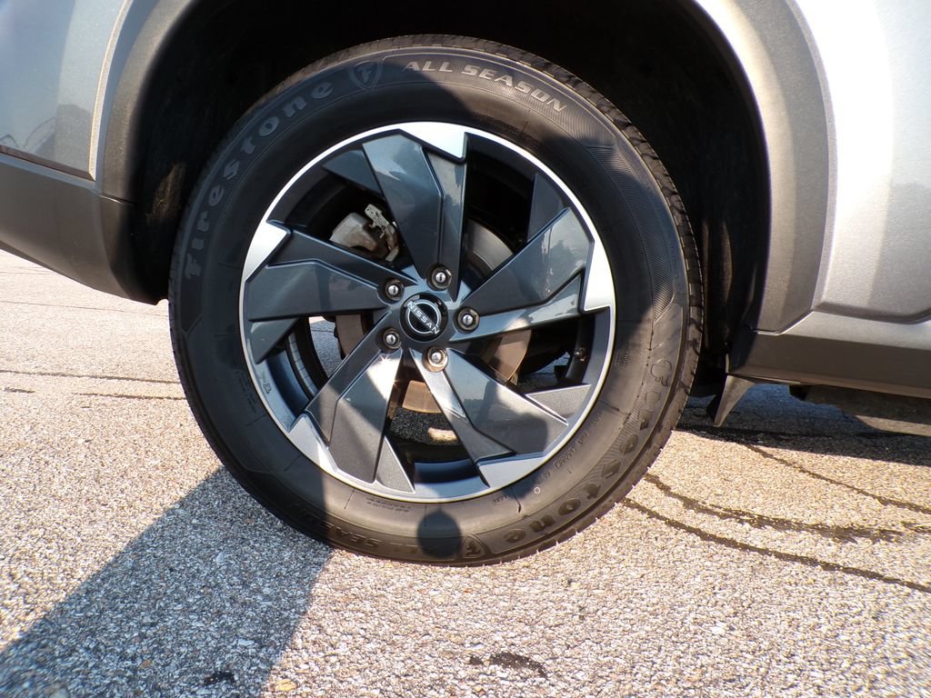 Used 2025 Nissan Rogue SV AWD/4WD image 21