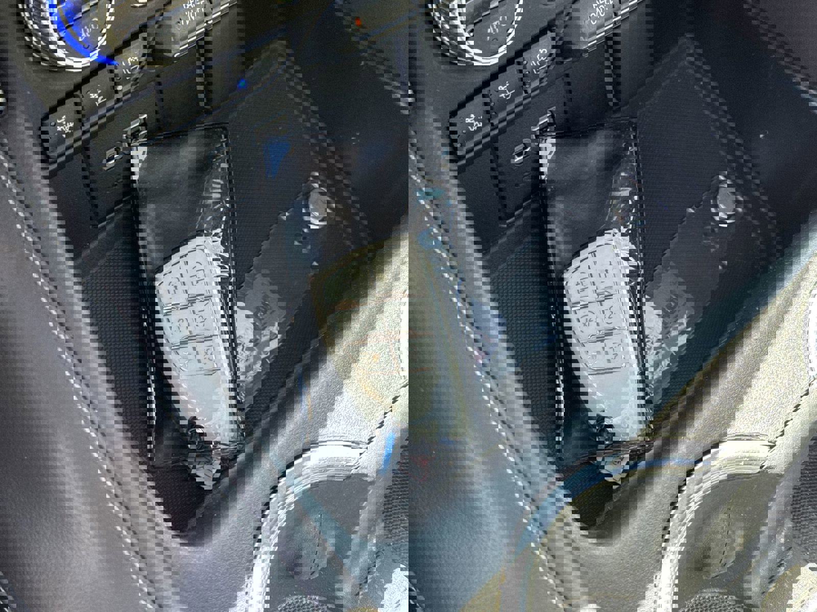 Used 2022 GMC Yukon SLT w/ SLT Premium Package image 38