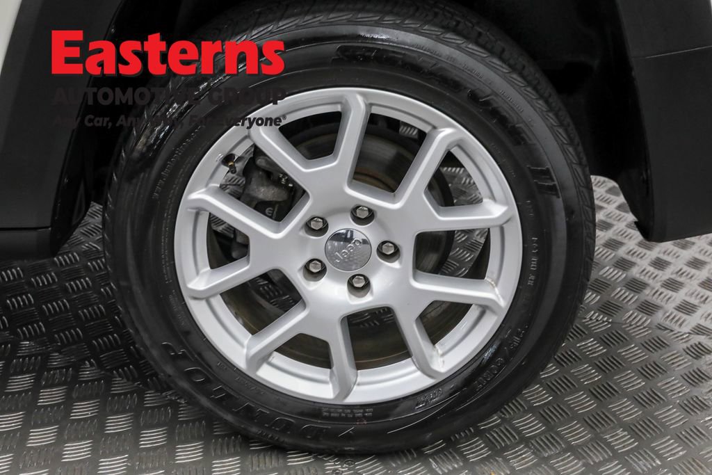 Used 2021 Jeep Renegade Limited image 32