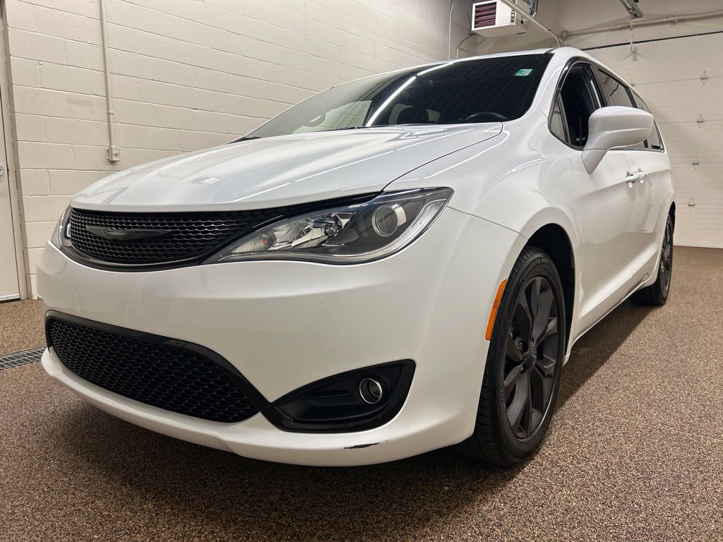 Used 2019 Chrysler Pacifica Touring Plus w/ S Appearance Package FWD image 6