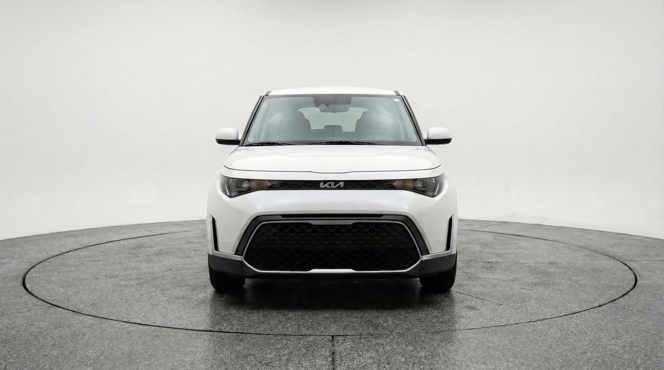 Used 2025 Kia Soul LX w/ LX Technology Package image 2