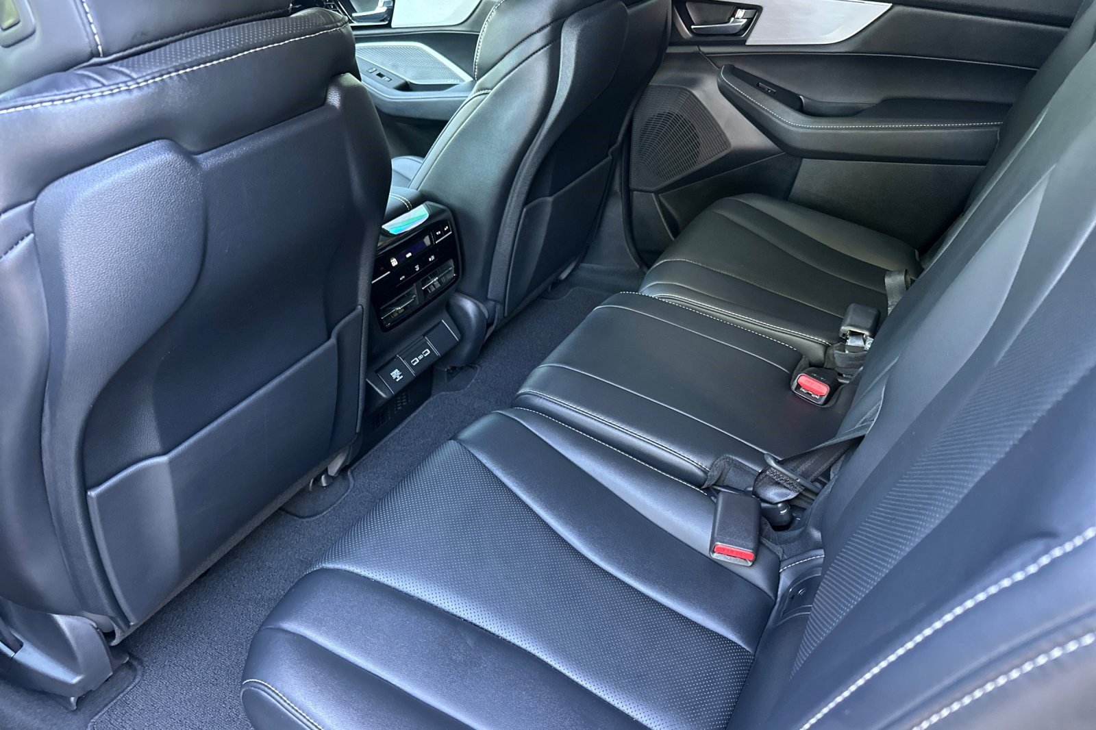 Used 2024 Acura MDX SH-AWD w/ Technology Package image 15