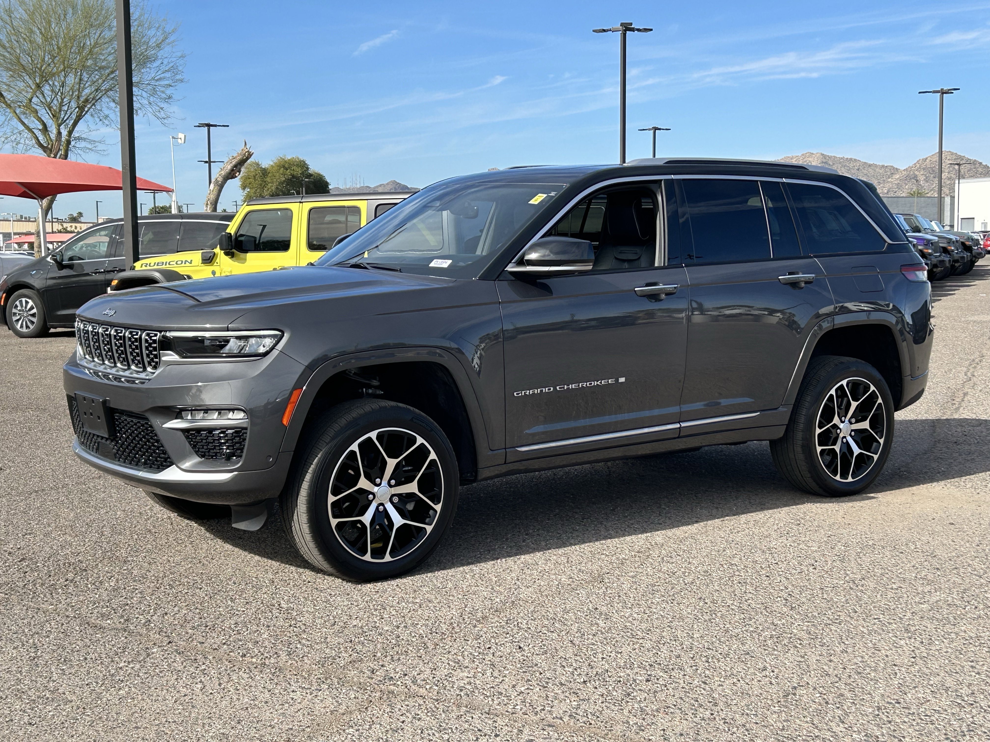 Used 2022 Jeep Grand Cherokee Summit image 2