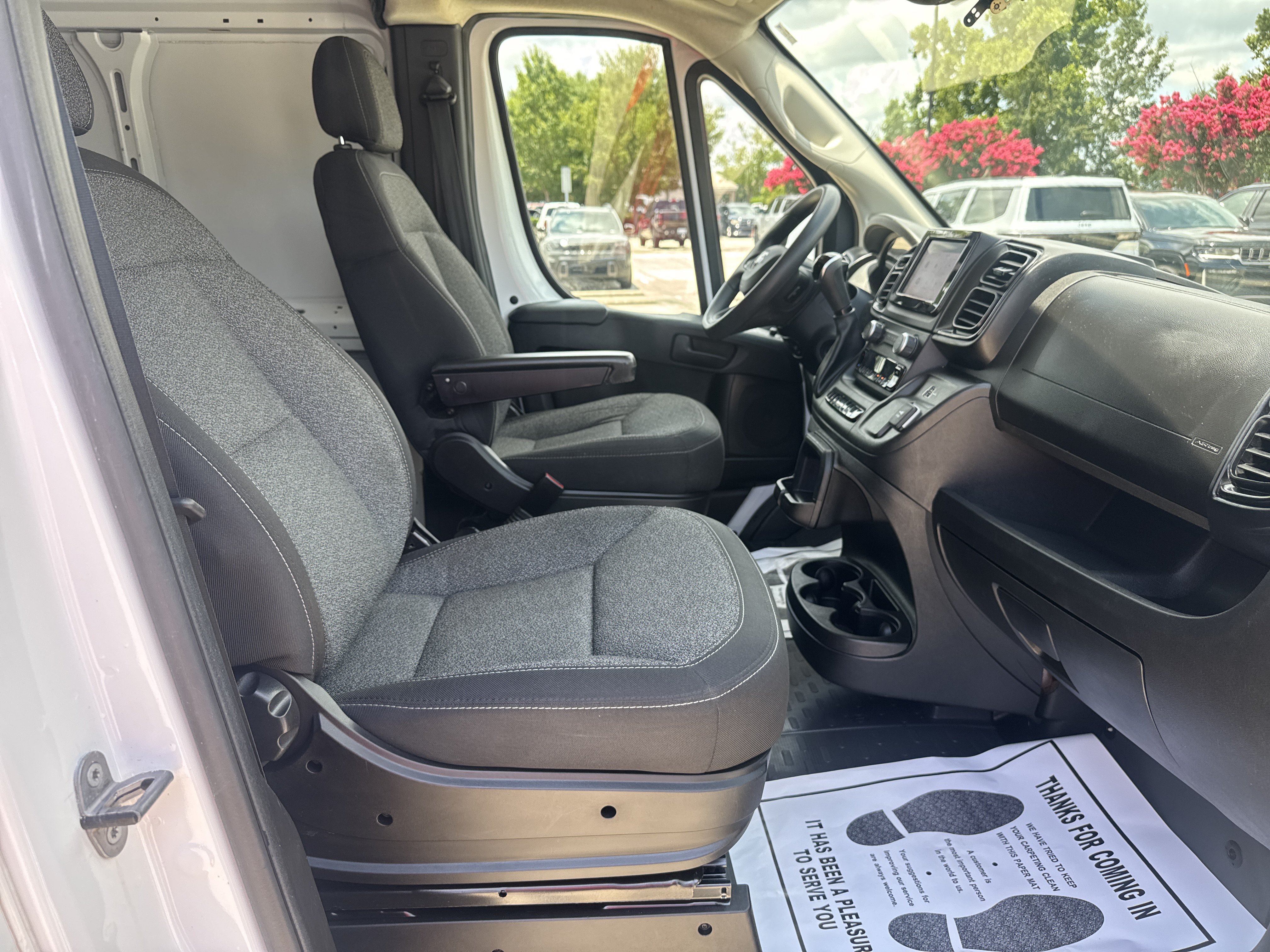 Used 2025 RAM ProMaster 2500 w/ Convenience Group FWD image 28