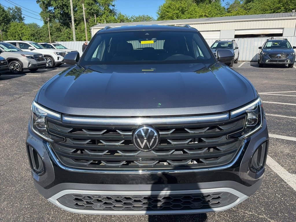 Used 2024 Volkswagen Atlas Cross Sport SE AWD/4WD image 2