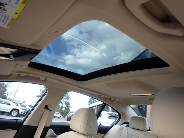 Used 2022 BMW 530e xDrive 530e xDrive w/ Premium Package image 11