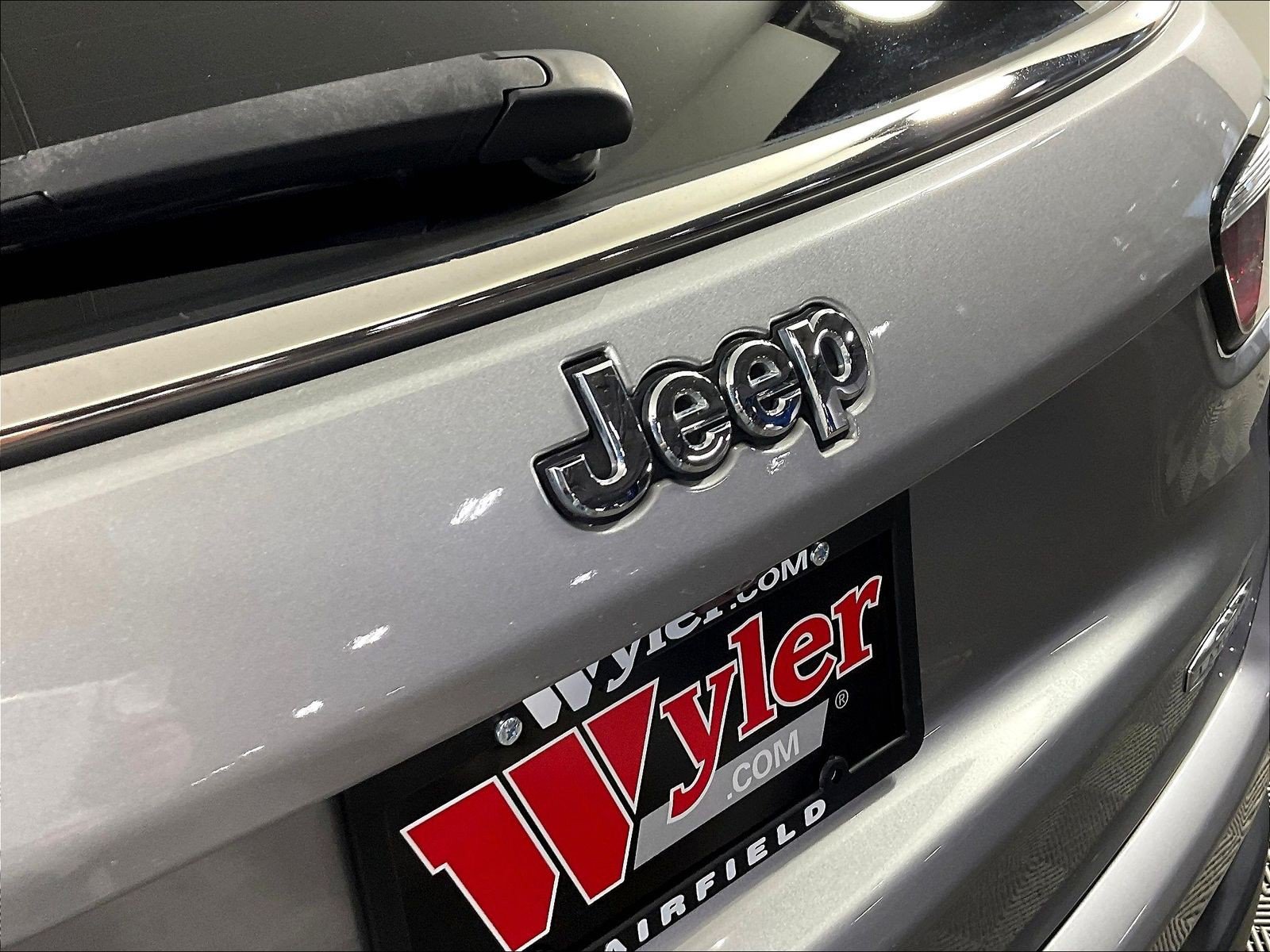 Used 2022 Jeep Compass Latitude FWD image 25