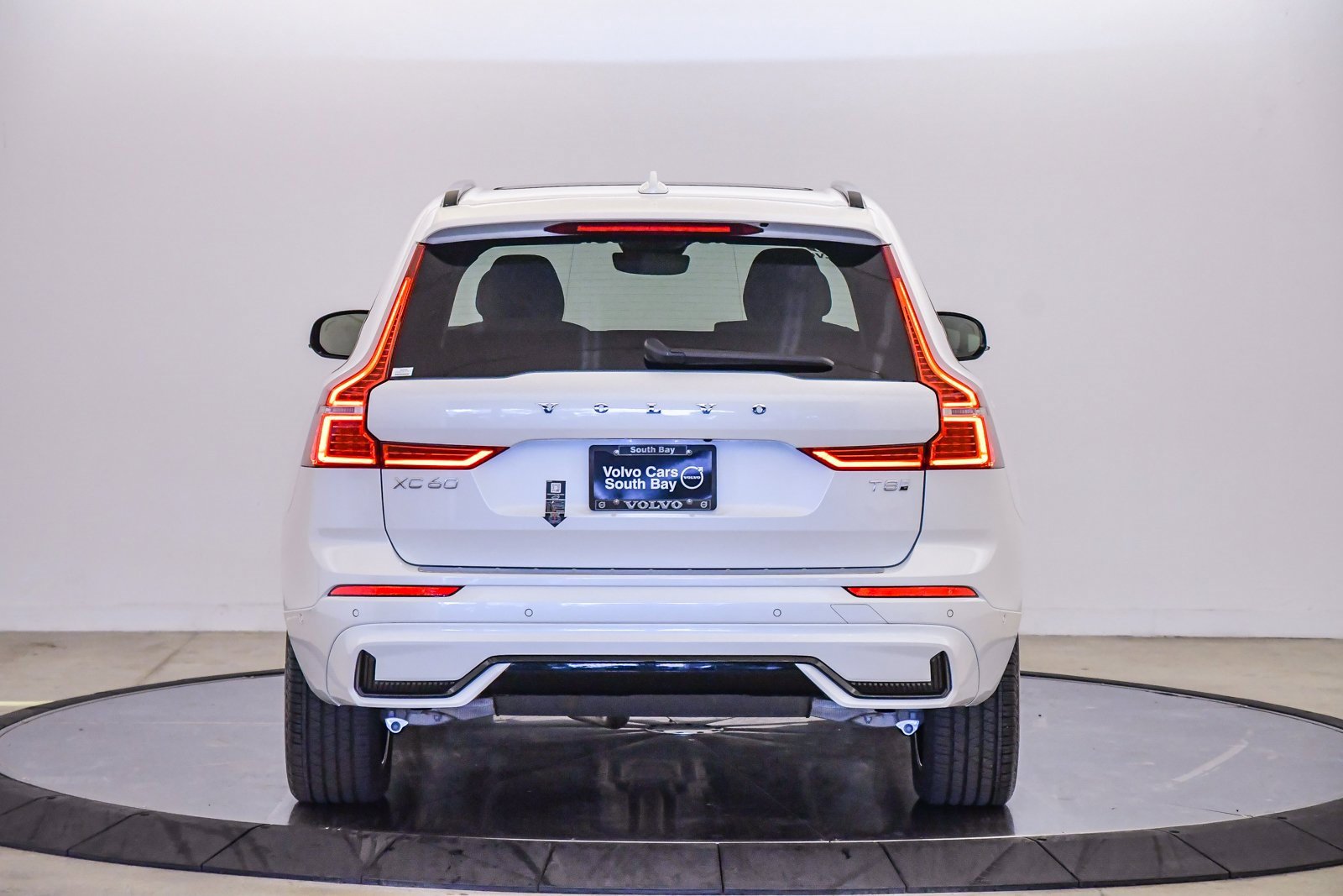 Certified 2025 Volvo XC60 T8 Plus w/ Protection Package Premier image 3