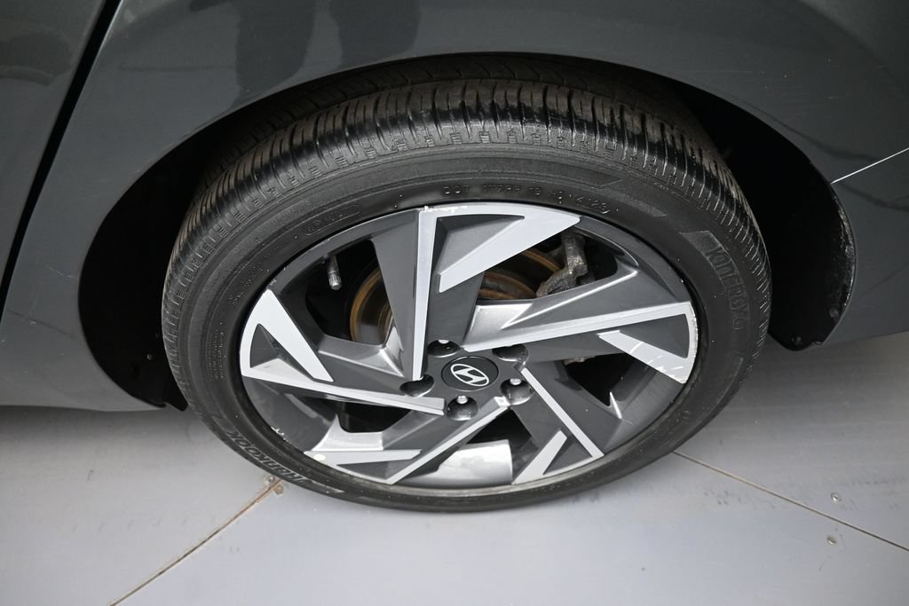 Used 2024 Hyundai Elantra Limited FWD image 15