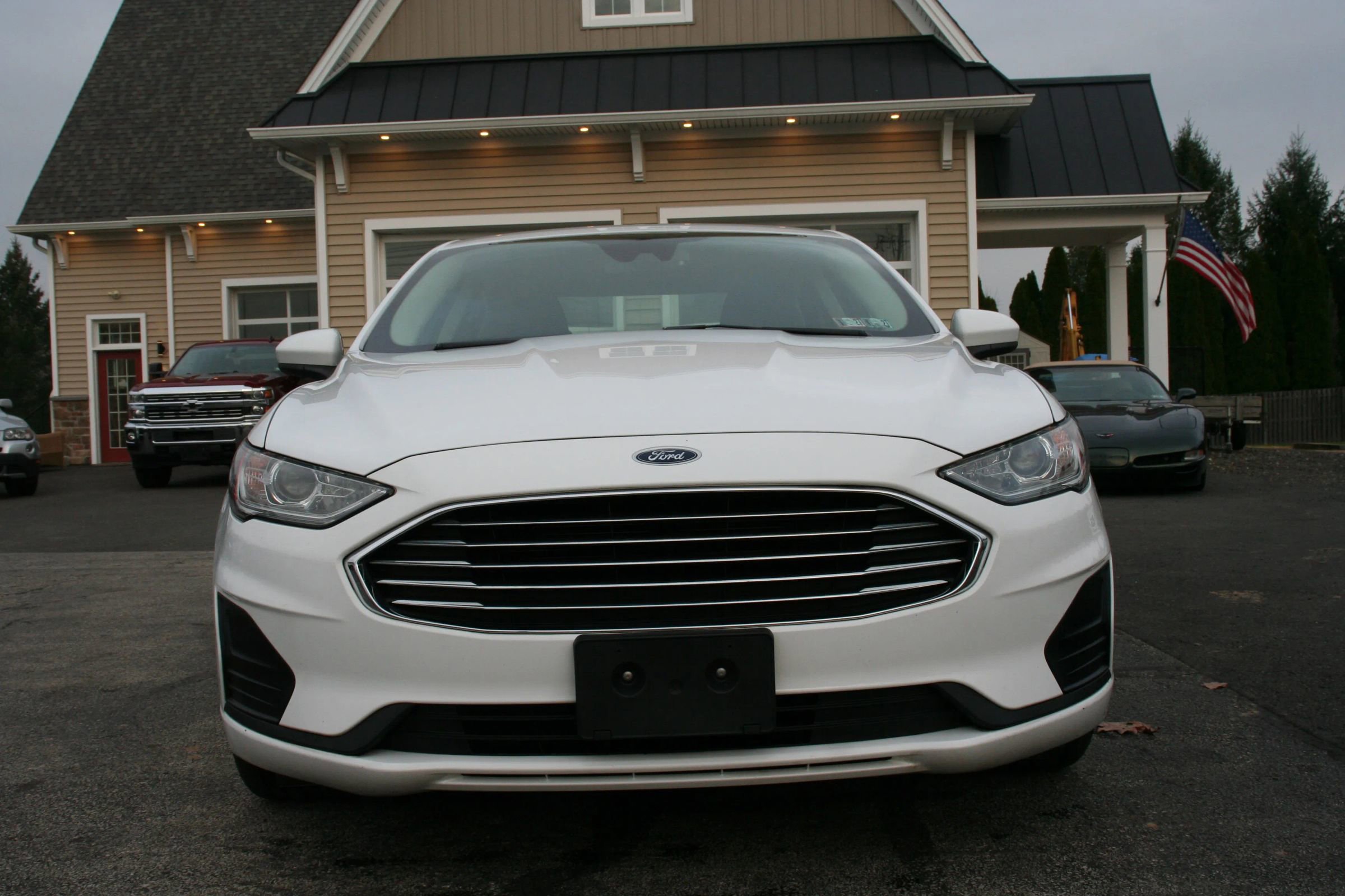 Used 2019 Ford Fusion SE image 3