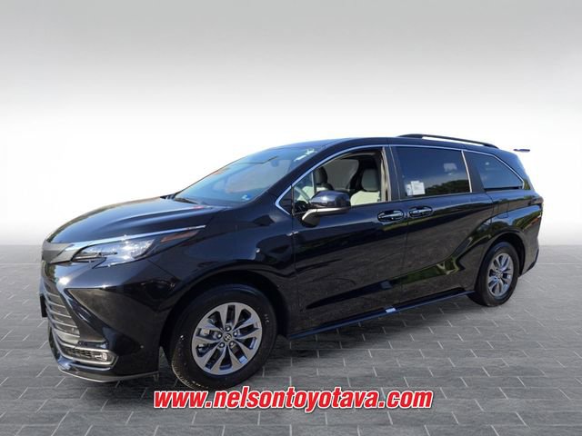 New 2026 Toyota Sienna XLE FWD image 3
