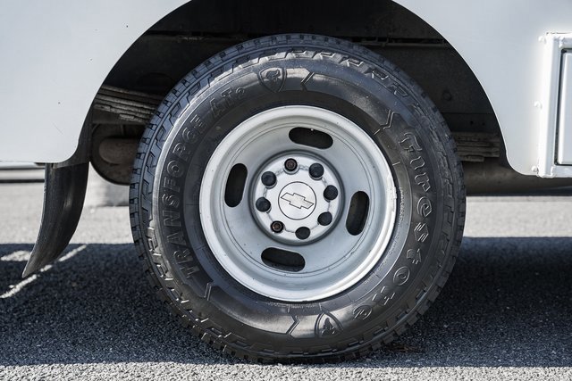 Used 2009 Chevrolet Express 3500 image 19