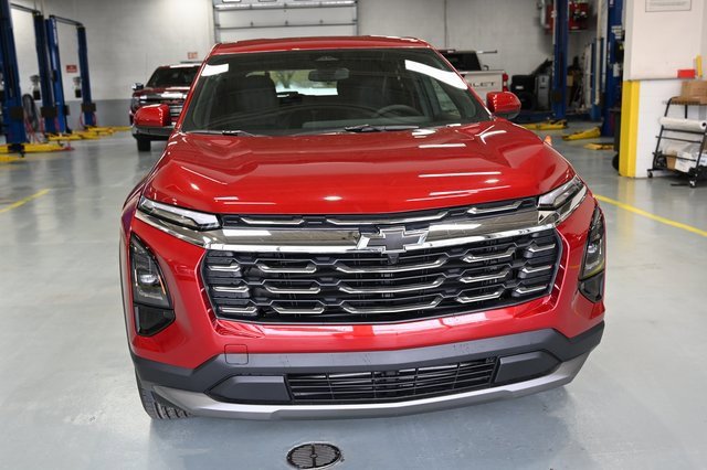 New 2026 Chevrolet Equinox LT w/ Convenience Package II image 2